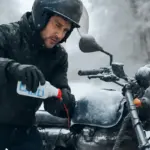 Utilizzare additivi antigelo nella benzina delle moto: il vantaggio concreto che salva il motore sotto zero